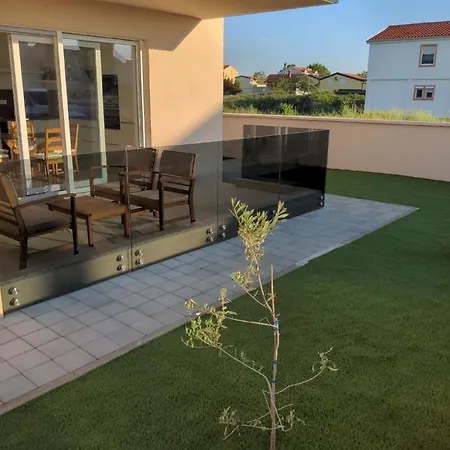 Ferienwohnung In Mit Grosser Terrasse Nin