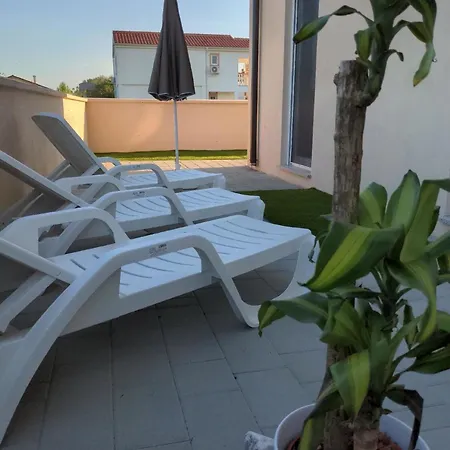 Ferienwohnung In Mit Grosser Terrasse Apartment Nin