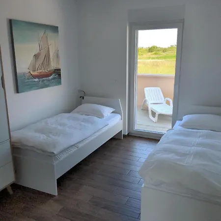 Apartment Ferienwohnung In Mit Grosser Terrasse Nin