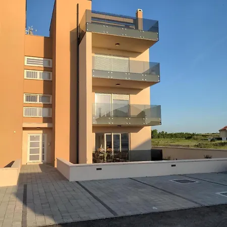 Ferienwohnung In Mit Grosser Terrasse 宁